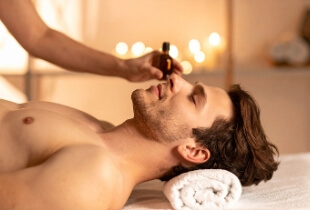 Lingam Massage: Vorteile, Techniken und wie du starten kannst