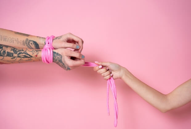 Shibari – Japanisches Bondage: Was es ist und warum es so faszinierend wirkt