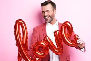 Geschenkideen zum Valentinstag für Männer, um eine leidenschaftliche Atmosphäre zu schaffen