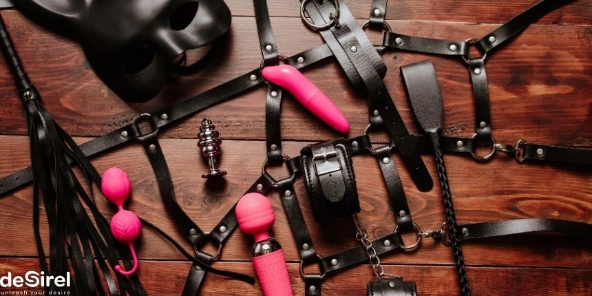 BDSM-Zubehör-Kollektion mit Lederfesseln, Seilen und Blindfolds – Desirel Online Sex Shop
